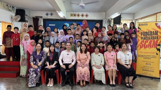 Ts. Lukas J. Tan menyampaikan ceramah kesedaran penipuan di SJKC Sin Min