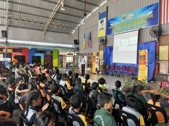 Ts. Lukas J. Tan menyampaikan ceramah kesedaran penipuan di SJKT Bukit Mertajam