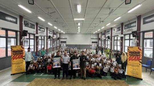 Ts. Lukas J. Tan menyampaikan ceramah kesedaran penipuan di SK Wellesley