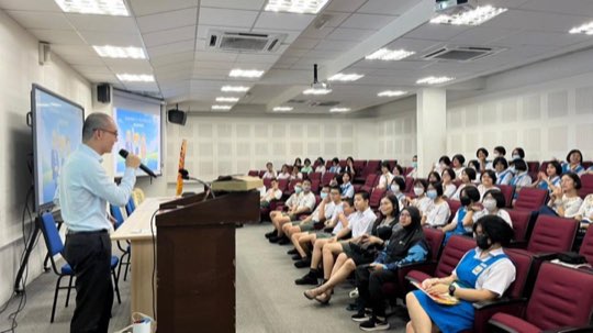 Ts. Lukas J. Tan menyampaikan ceramah kesedaran penipuan di SMK Chung Ling Butterworth