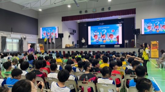 Ts. Lukas J. Tan menyampaikan ceramah kesedaran penipuan di SJKC Sin Kang