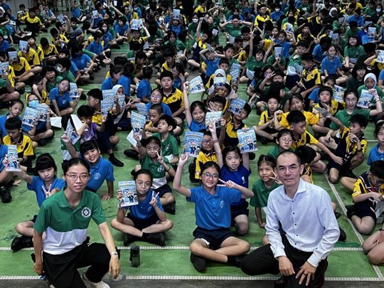 Ts. Lukas J. Tan menyampaikan ceramah kesedaran penipuan di SJKC Keong Hoe